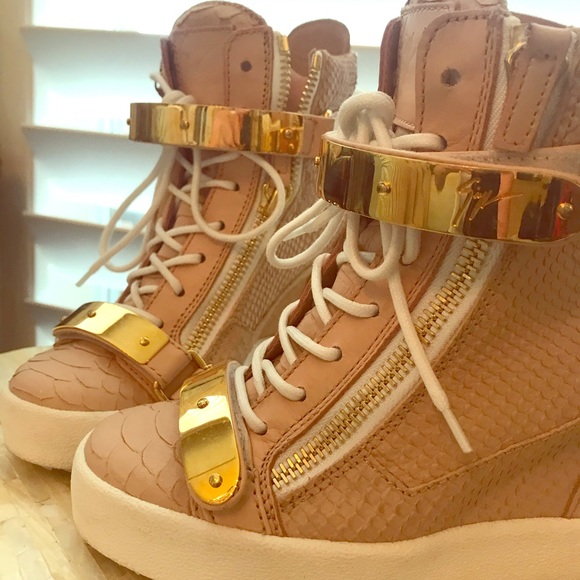 Giuseppe Zanotti Shoes - 💞 Light pink & Gold G’s 💞